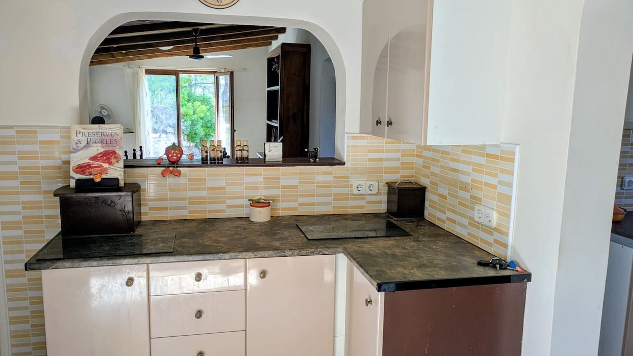 3 bedroom Finca/Country House for sale in Flix - € 115,000 (Ref: 9331330)