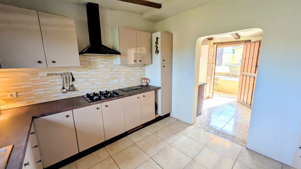 3 bedroom Finca/Country House for sale in Flix - € 115,000 (Ref: 9331330)