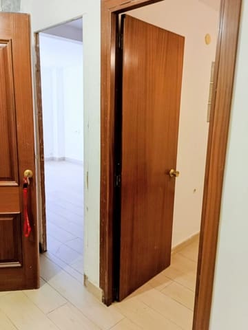 Casa de 5 habitaciones en Flix en venta - 135.000 € (Ref: 9913392)