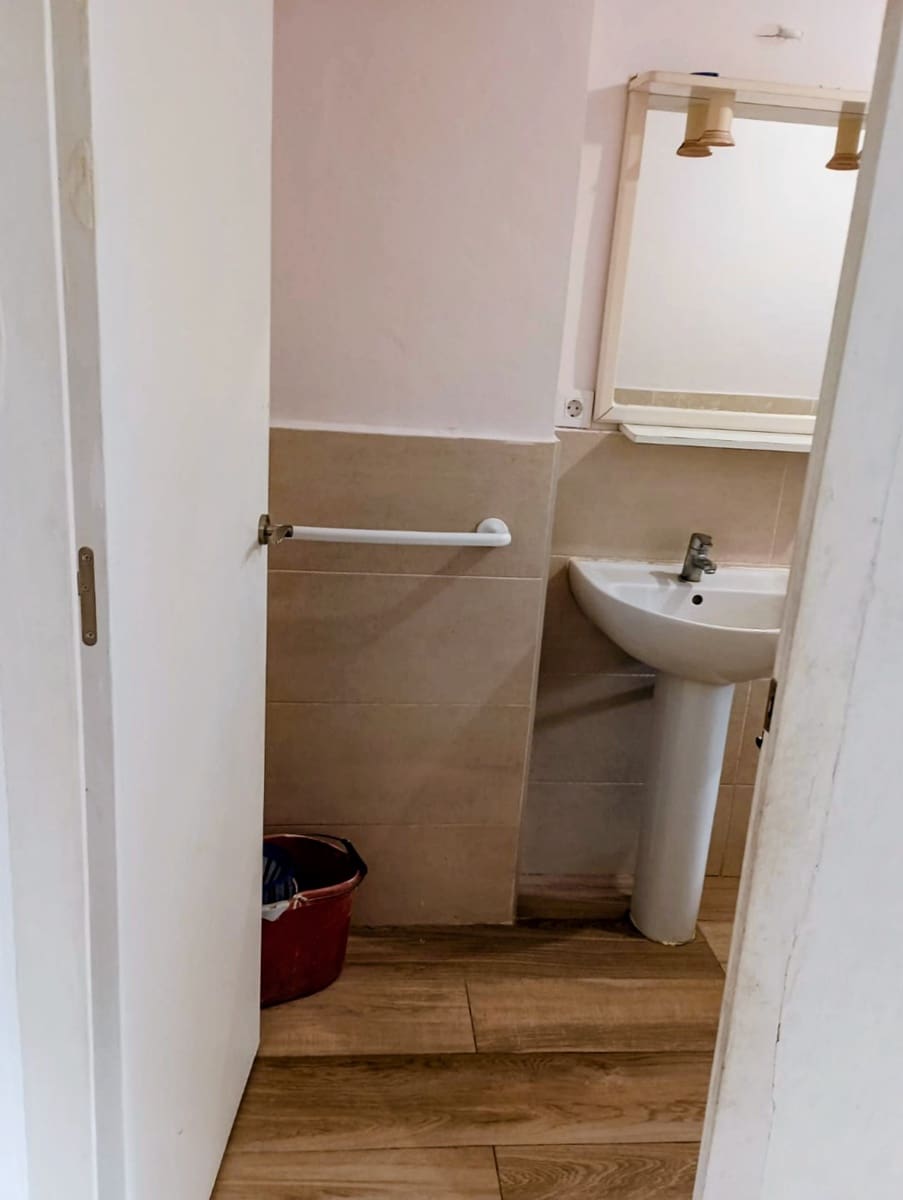 Casa de 5 habitaciones en Flix en venta - 135.000 € (Ref: 9913392)