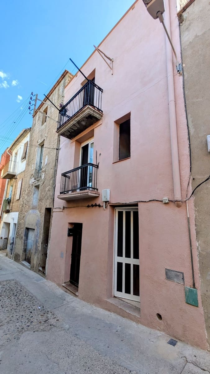 Casa de 5 habitaciones en Flix en venta - 135.000 € (Ref: 9913392)