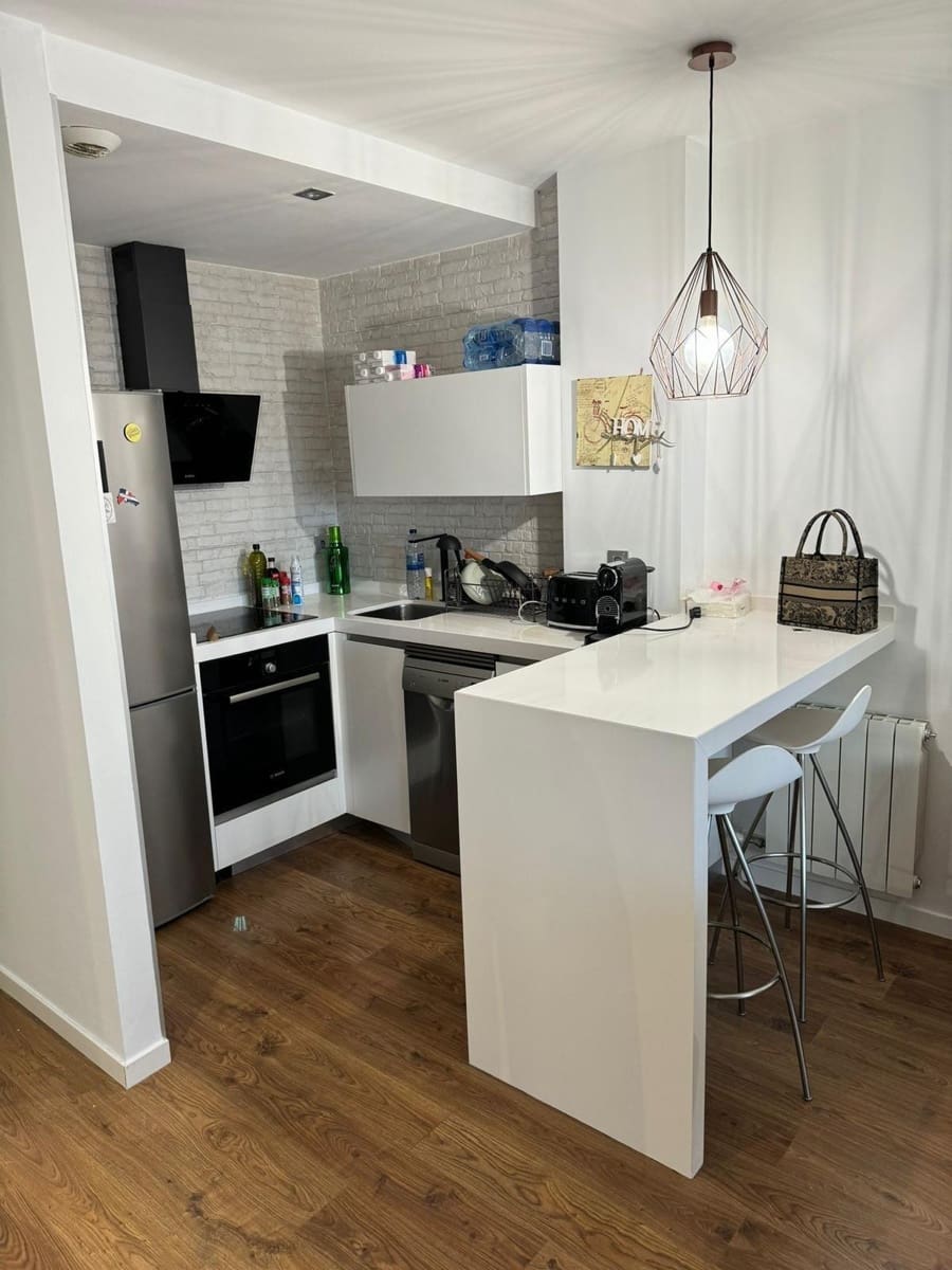 1 soveværelse Lejlighed til leje i Granada by med swimmingpool - € 900 (Ref: 9399671)