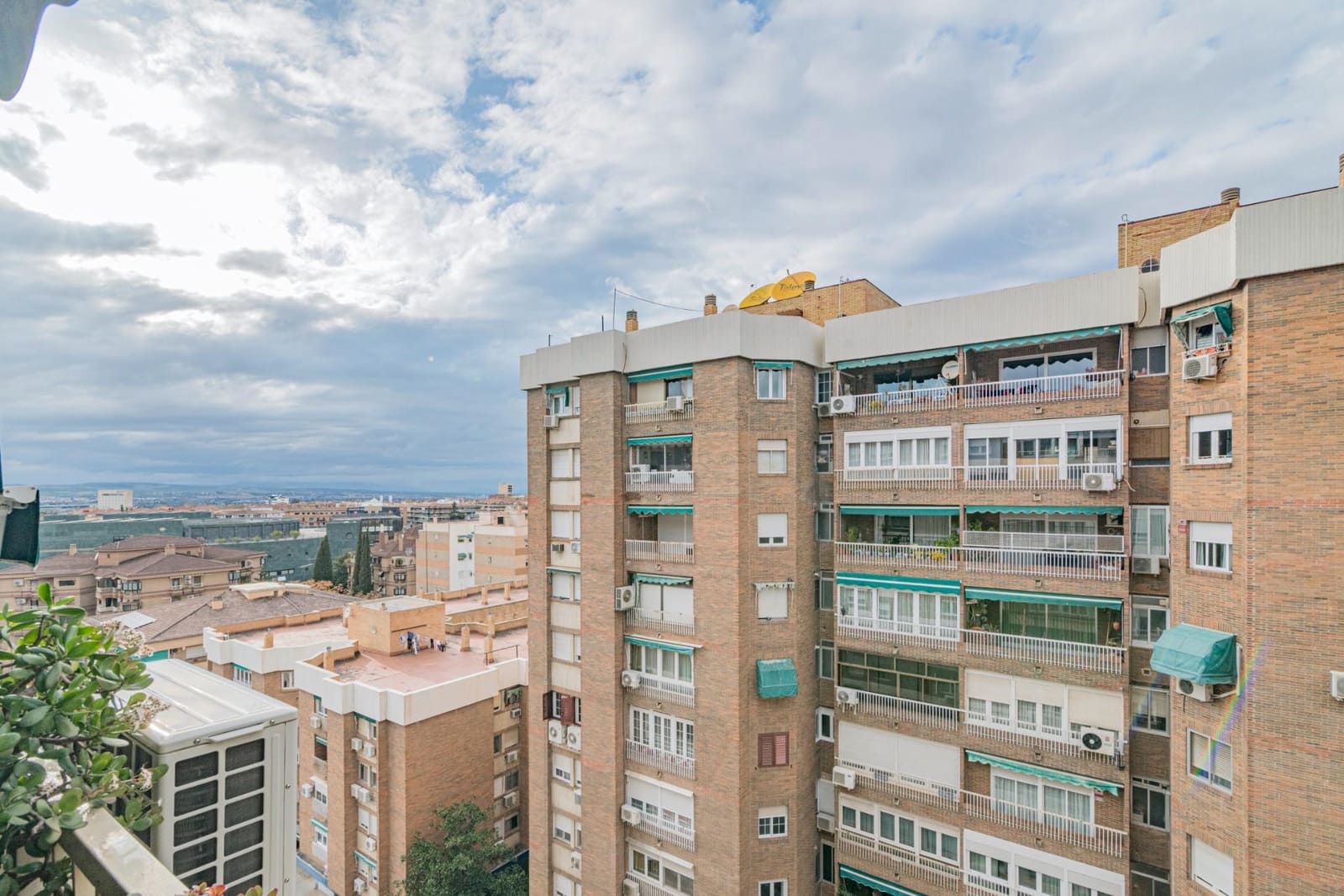 4 sovrum Lägenhet till salu i Granada stad med garage - 390 000 € (Ref: 9399672)