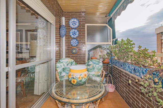 4 sovrum Lägenhet till salu i Granada stad med garage - 390 000 € (Ref: 9399672)