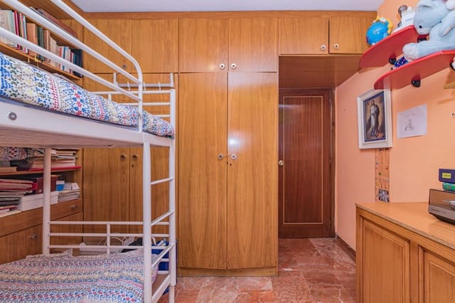 4 sovrum Lägenhet till salu i Granada stad med garage - 390 000 € (Ref: 9399672)