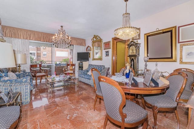 4 sovrum Lägenhet till salu i Granada stad med garage - 390 000 € (Ref: 9399672)