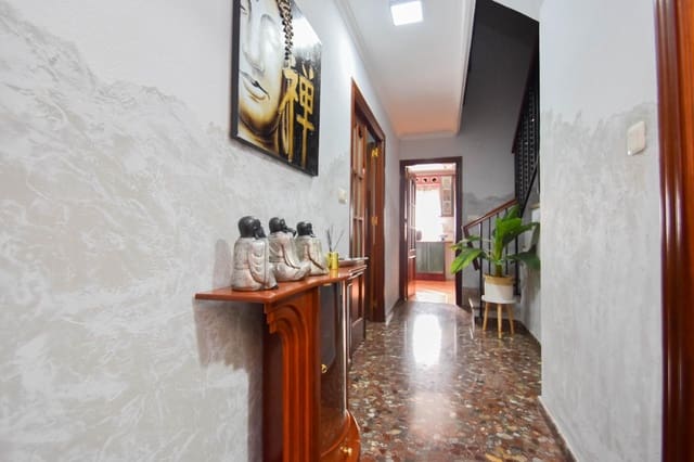 3 soverom Rekkehus til salgs i Peligros med garasje - € 250 000 (Ref: 9399677)