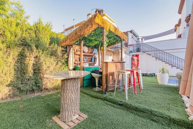 5 makuuhuone Paritalo myytävänä paikassa Peligros mukana uima-altaan 
autotalli - 420 000 € (Ref: 9399684)