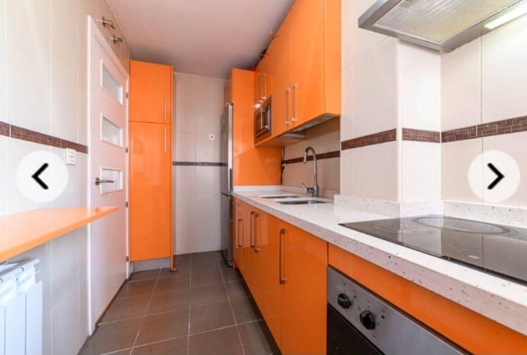 Piso de 3 habitaciones en Granada ciudad en alquiler - 800 € (Ref: 9399685)