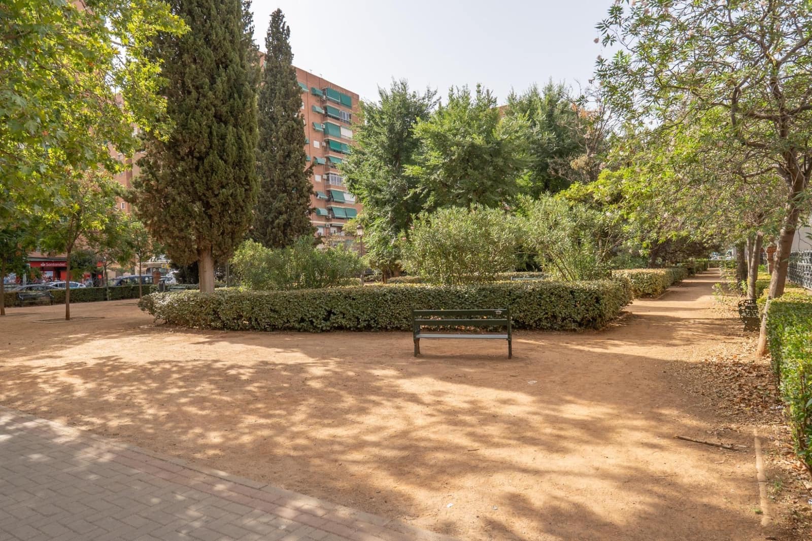 2 bedroom Flat for sale in Granada city with garage - € 195,000 (Ref: 9399686)