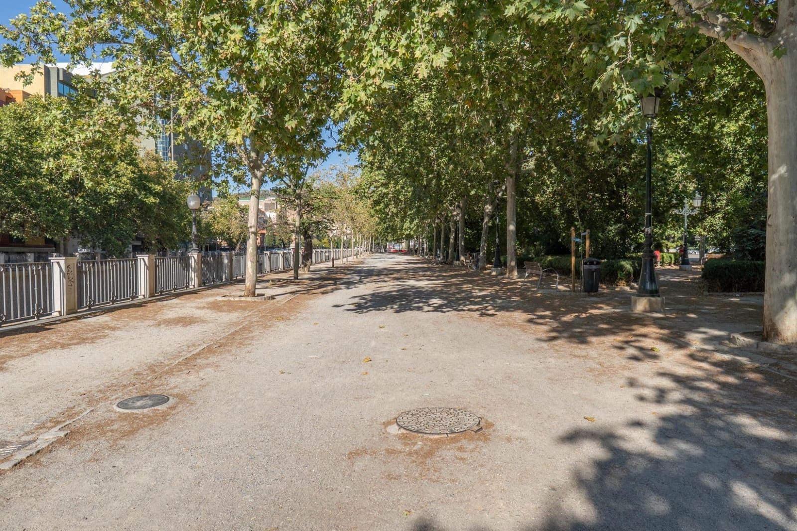 2 bedroom Flat for sale in Granada city with garage - € 195,000 (Ref: 9399686)