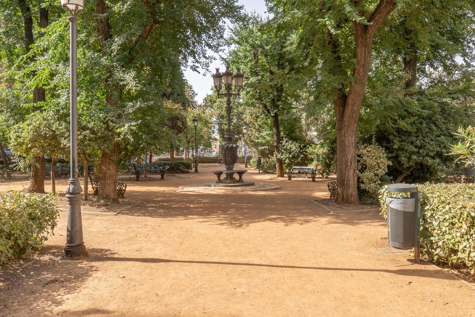 2 bedroom Flat for sale in Granada city with garage - € 195,000 (Ref: 9399686)