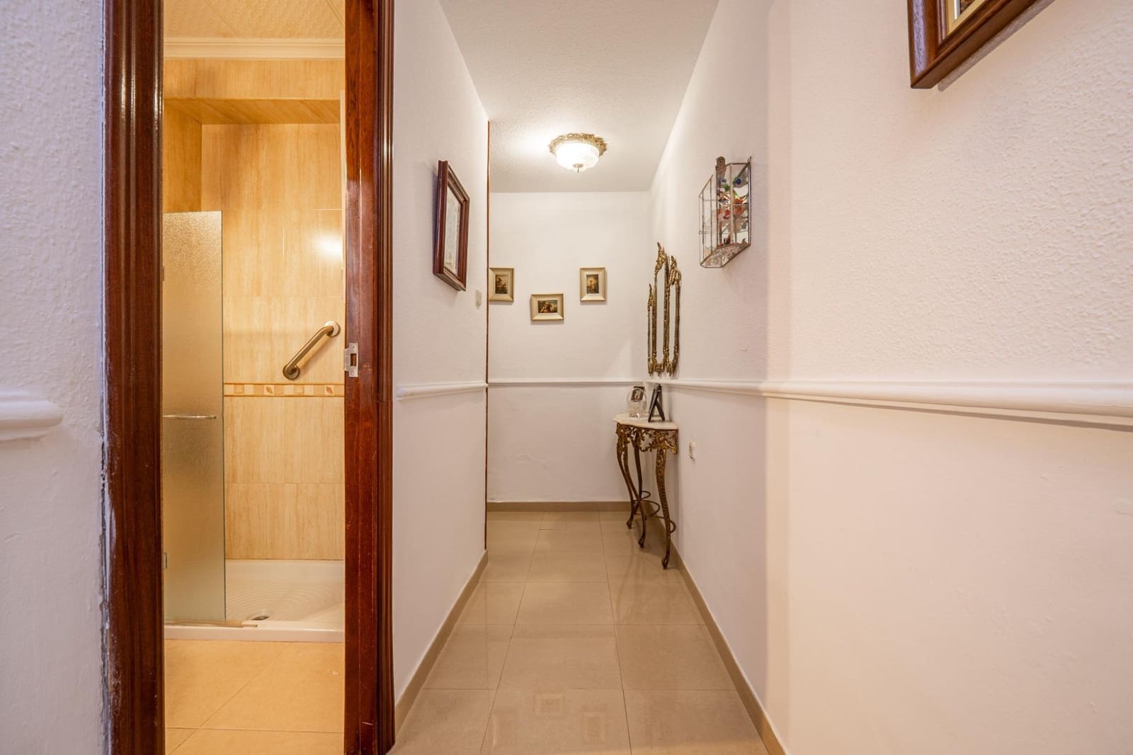 2 bedroom Flat for sale in Granada city with garage - € 195,000 (Ref: 9399686)