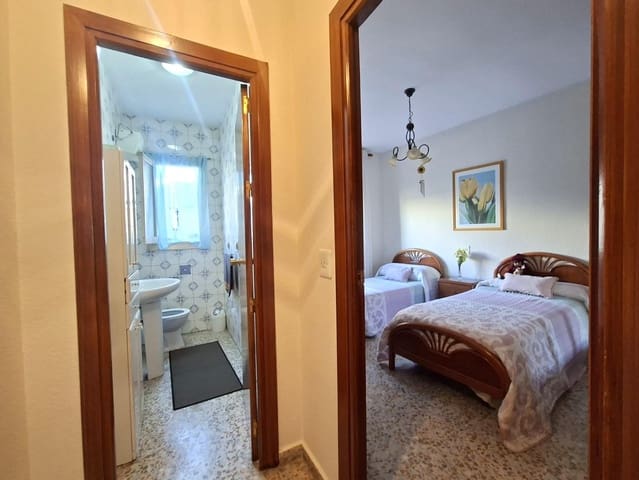 4 slaapkamer Rijtjeshuis te koop in Armilla met garage - € 248.000 (Ref: 9399693)