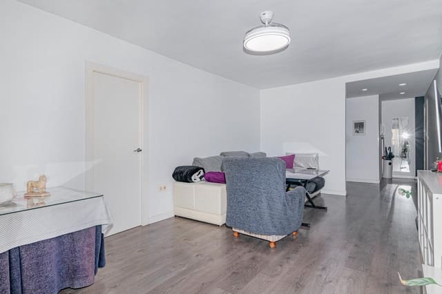 3 bedroom Flat for sale in Poligono Cartuja - La Paz, Granada city with garage - € 189,000 (Ref: 9399696)