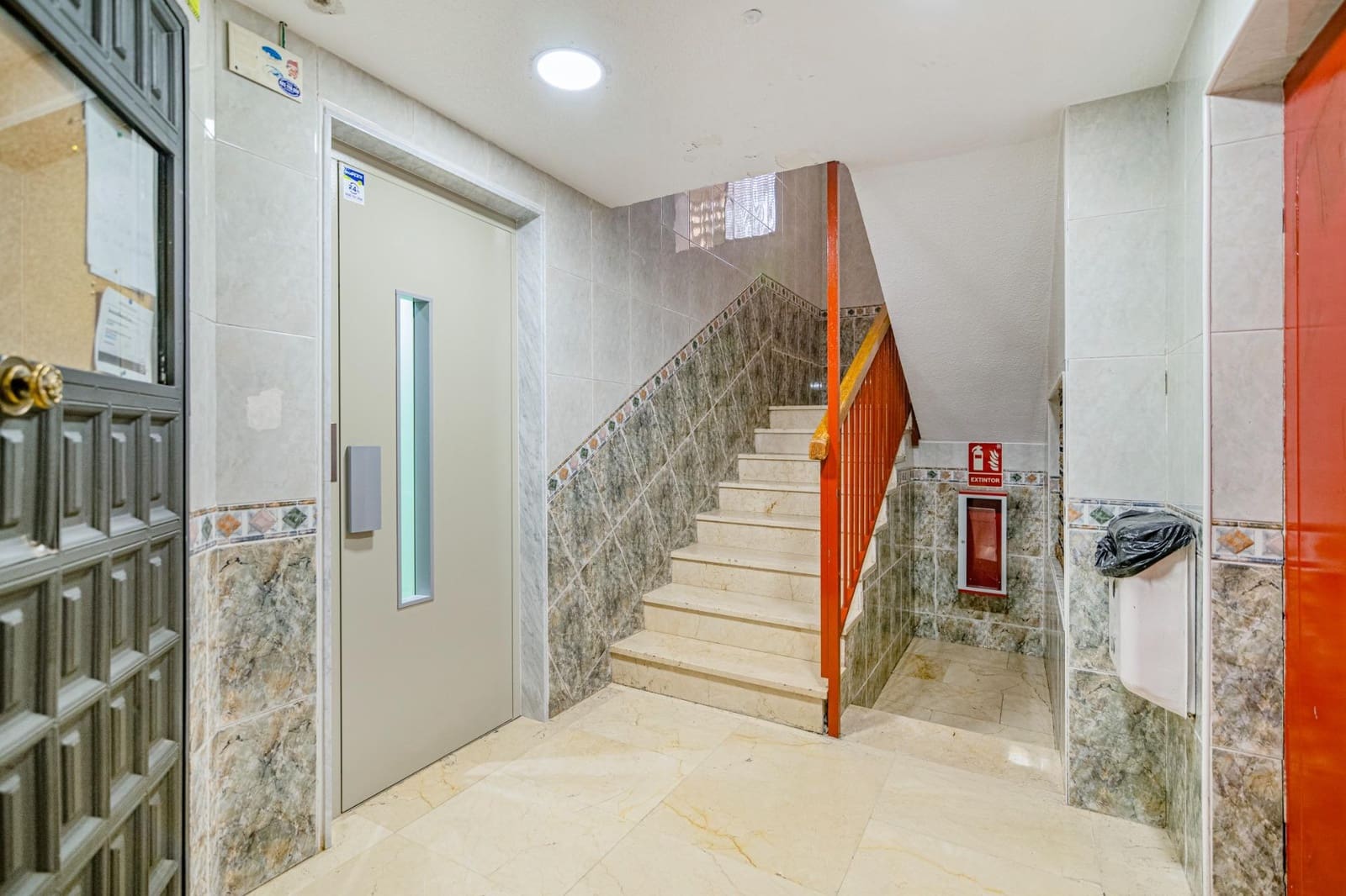 3 bedroom Flat for sale in Granada city with garage - € 189,000 (Ref: 9399696)