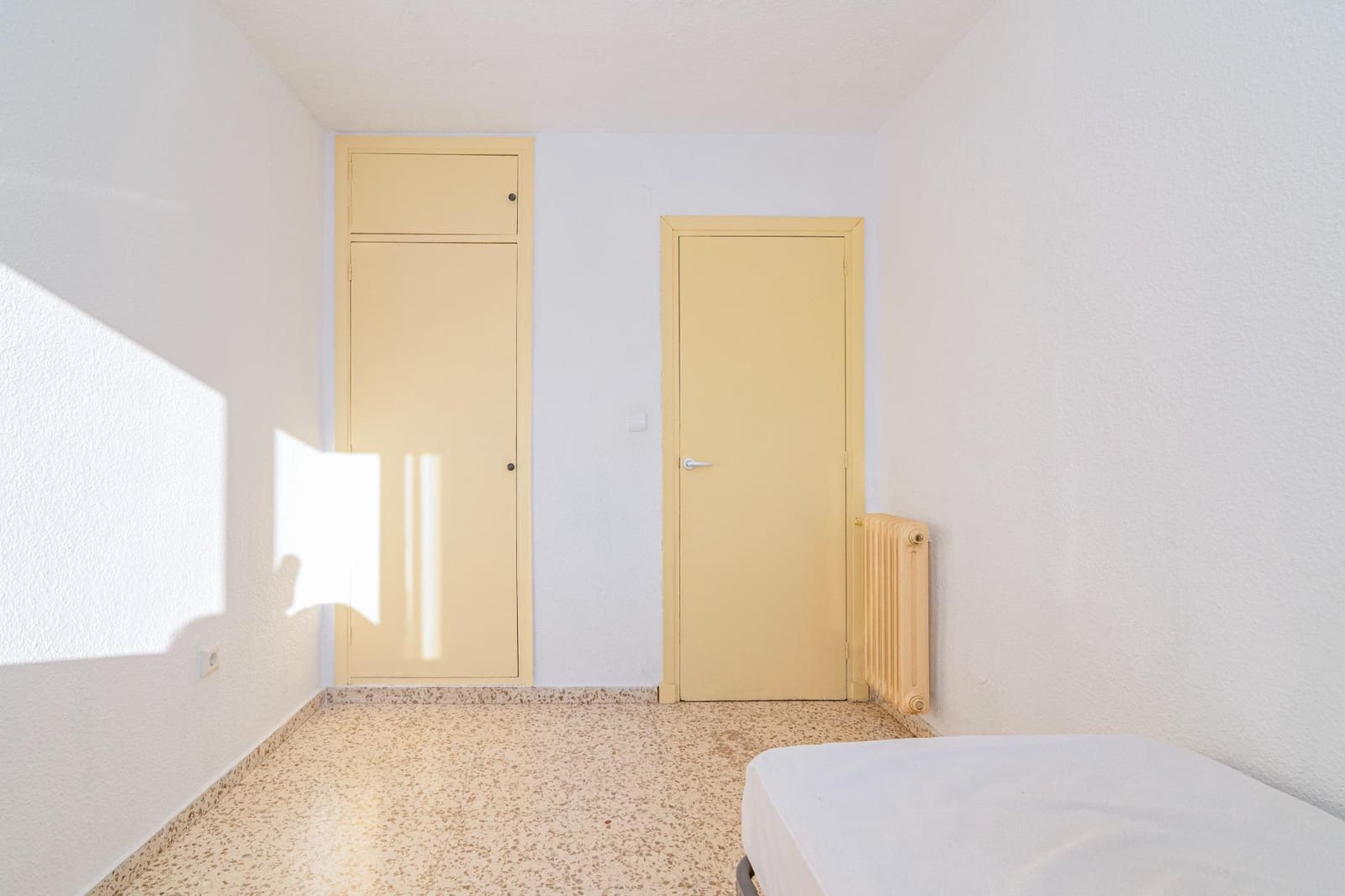 2 bedroom Flat for sale in Granada city - € 105,000 (Ref: 9399697)