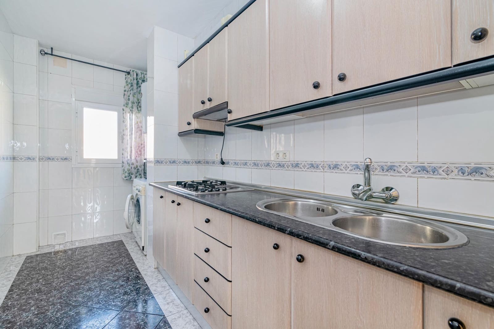 2 bedroom Flat for sale in Granada city - € 105,000 (Ref: 9399697)