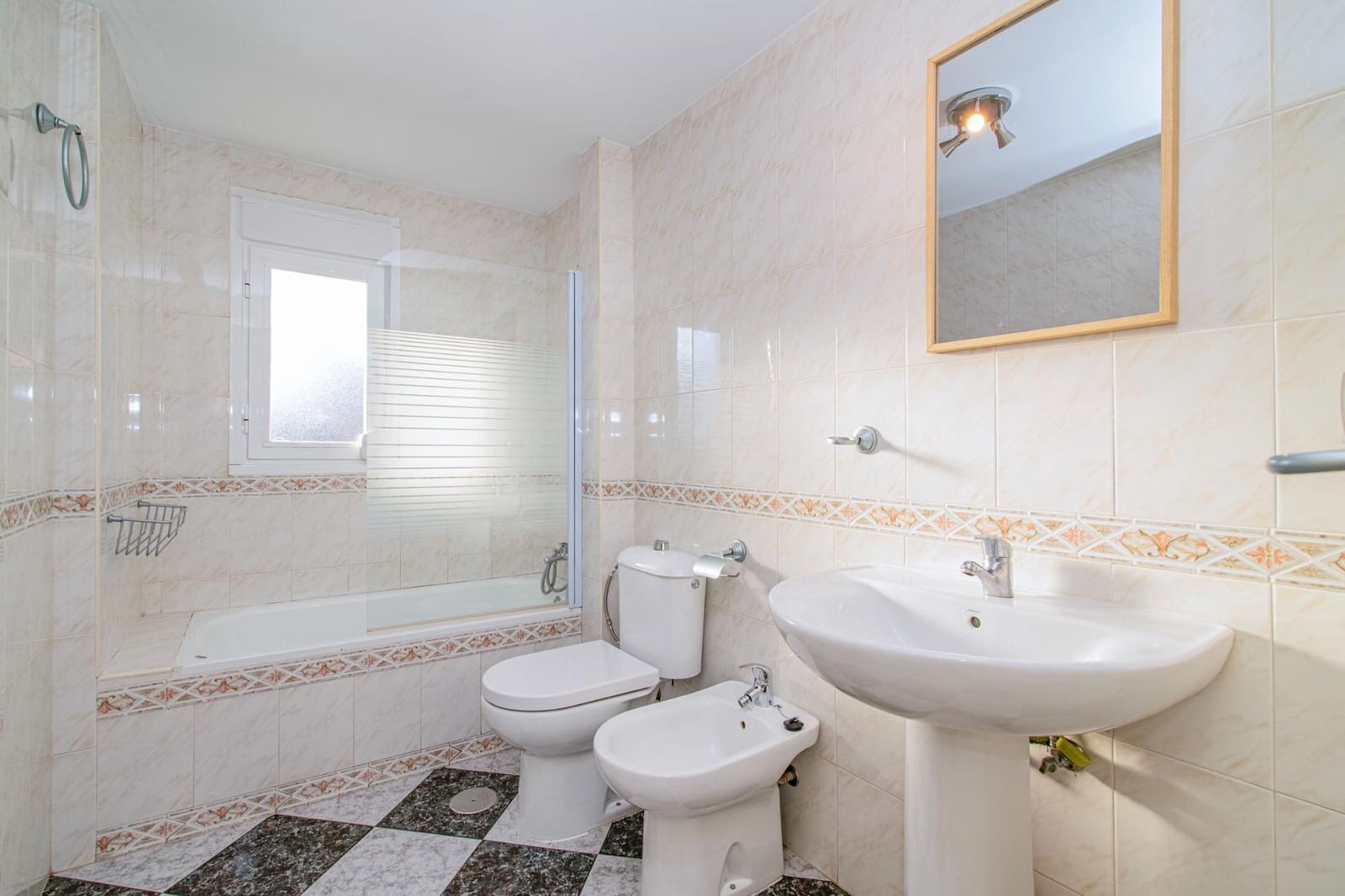 2 bedroom Flat for sale in Granada city - € 105,000 (Ref: 9399697)