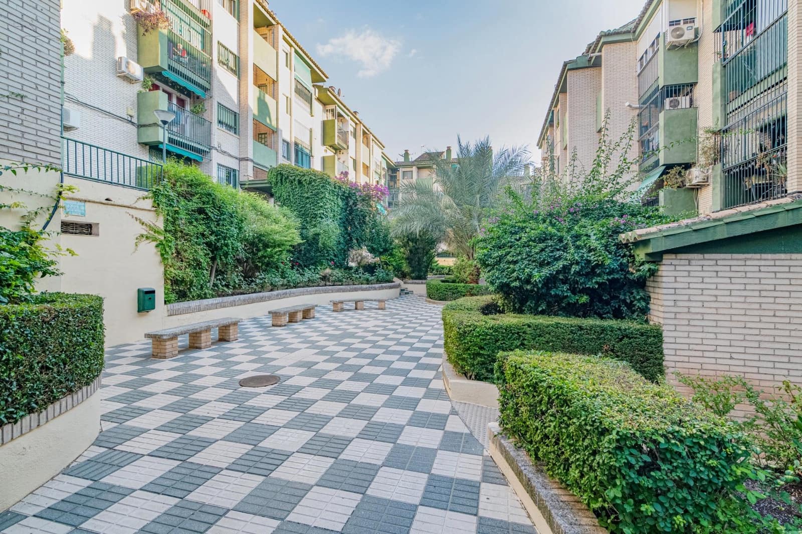 2 bedroom Flat for sale in Granada city - € 105,000 (Ref: 9399697)