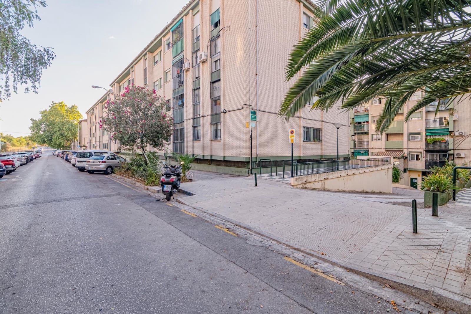 2 bedroom Flat for sale in Granada city - € 105,000 (Ref: 9399697)