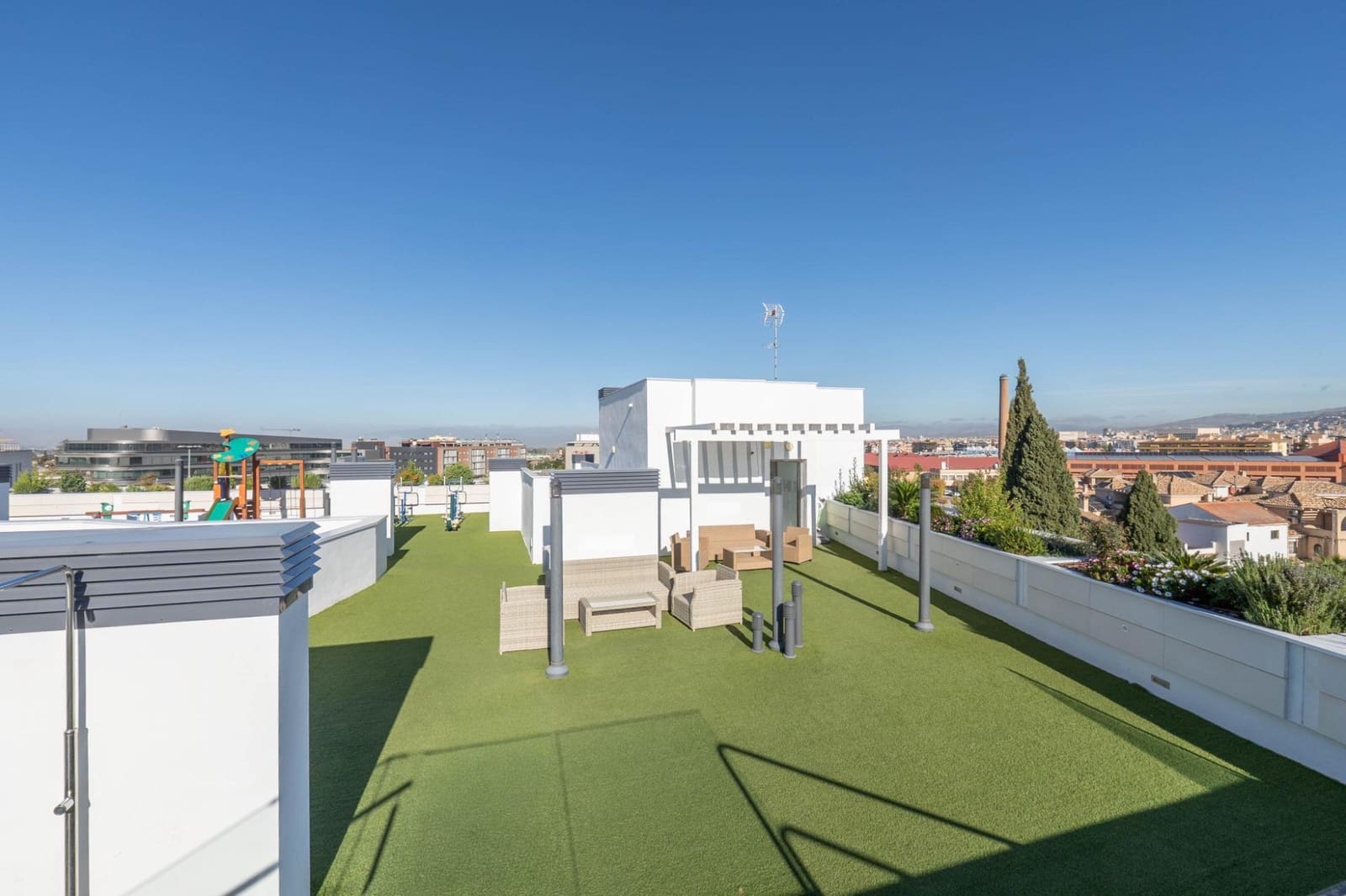 2 bedroom Flat for sale in Armilla with pool garage - € 350,000 (Ref: 9399700)