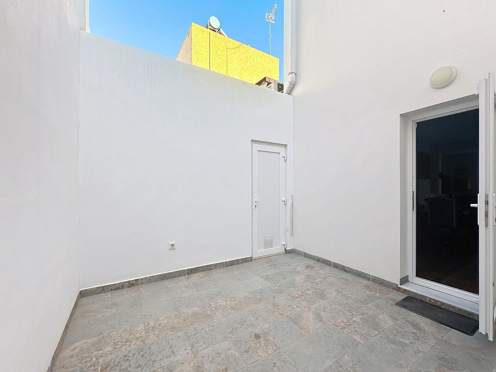 3 soveværelse Byhus til salg i Almeria by med garage - € 375.000 (Ref: 9399701)