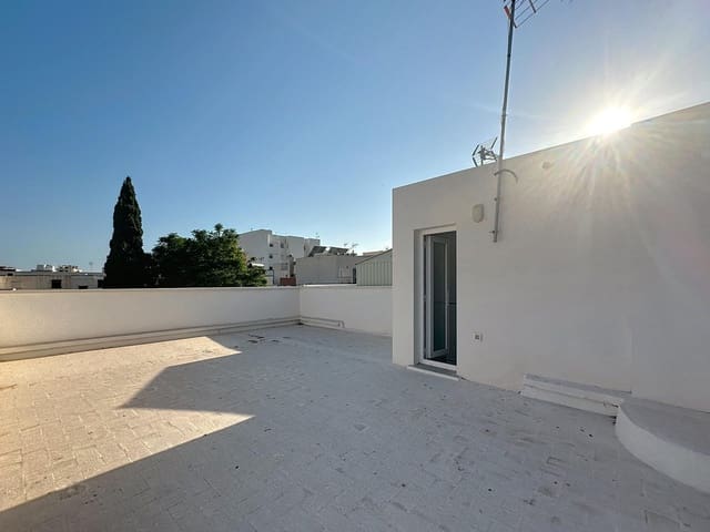 3 soveværelse Byhus til salg i Ciudad Jardín - Tagarete - El Zapillo, Almería by med garage - € 375.000 (Ref: 9399701)