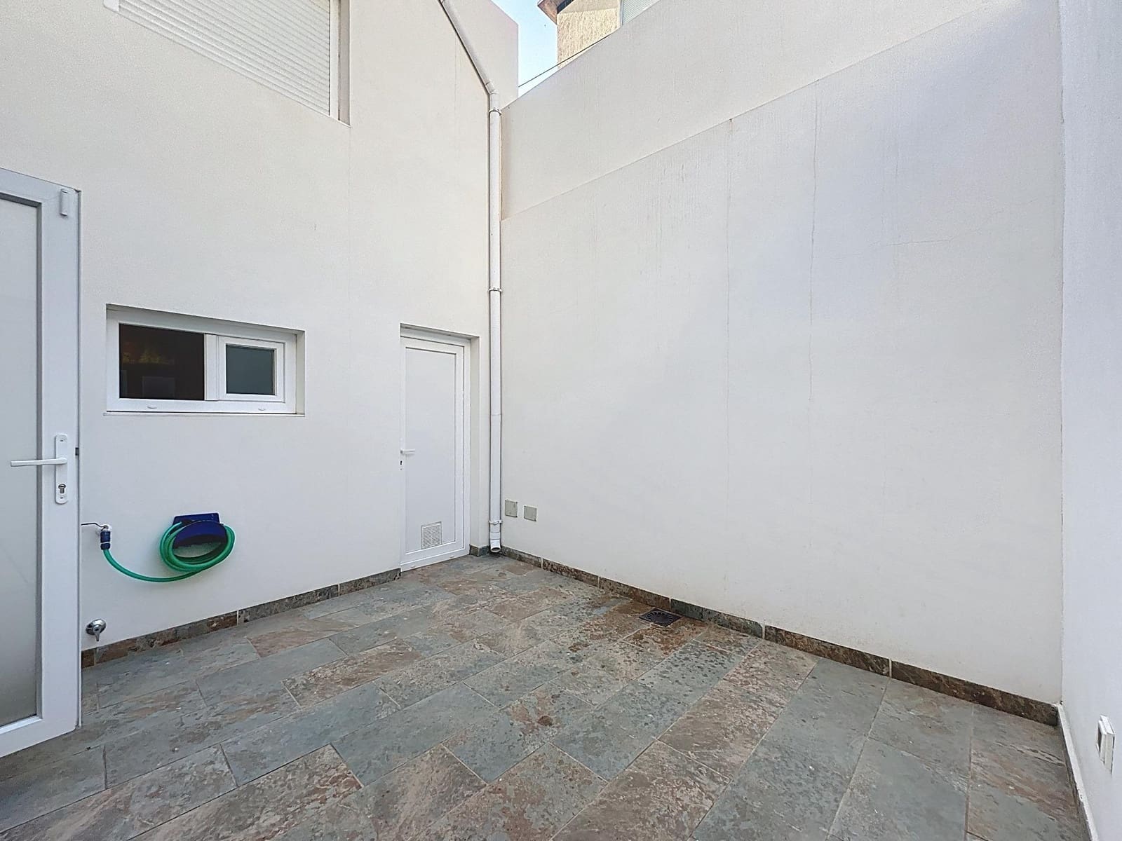 3 soveværelse Byhus til salg i Almeria by med garage - € 375.000 (Ref: 9399701)