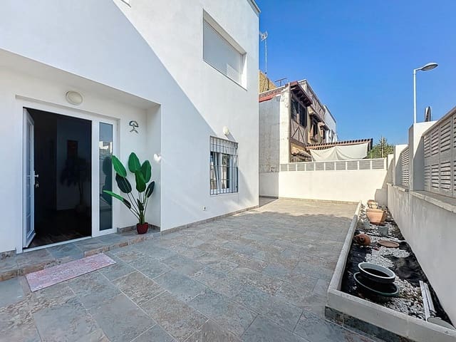 3 soveværelse Byhus til salg i Ciudad Jardín - Tagarete - El Zapillo, Almería by med garage - € 375.000 (Ref: 9399701)