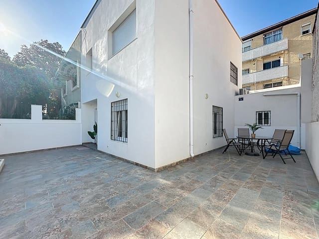 3 soveværelse Byhus til salg i Ciudad Jardín - Tagarete - El Zapillo, Almería by med garage - € 375.000 (Ref: 9399701)