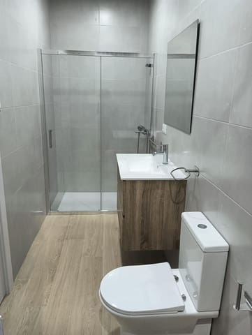 2 quarto Apartamento para arrendar em Granada cidade - 775 € (Ref: 9399702)