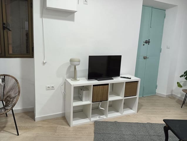 2 quarto Apartamento para arrendar em Granada cidade - 775 € (Ref: 9399702)