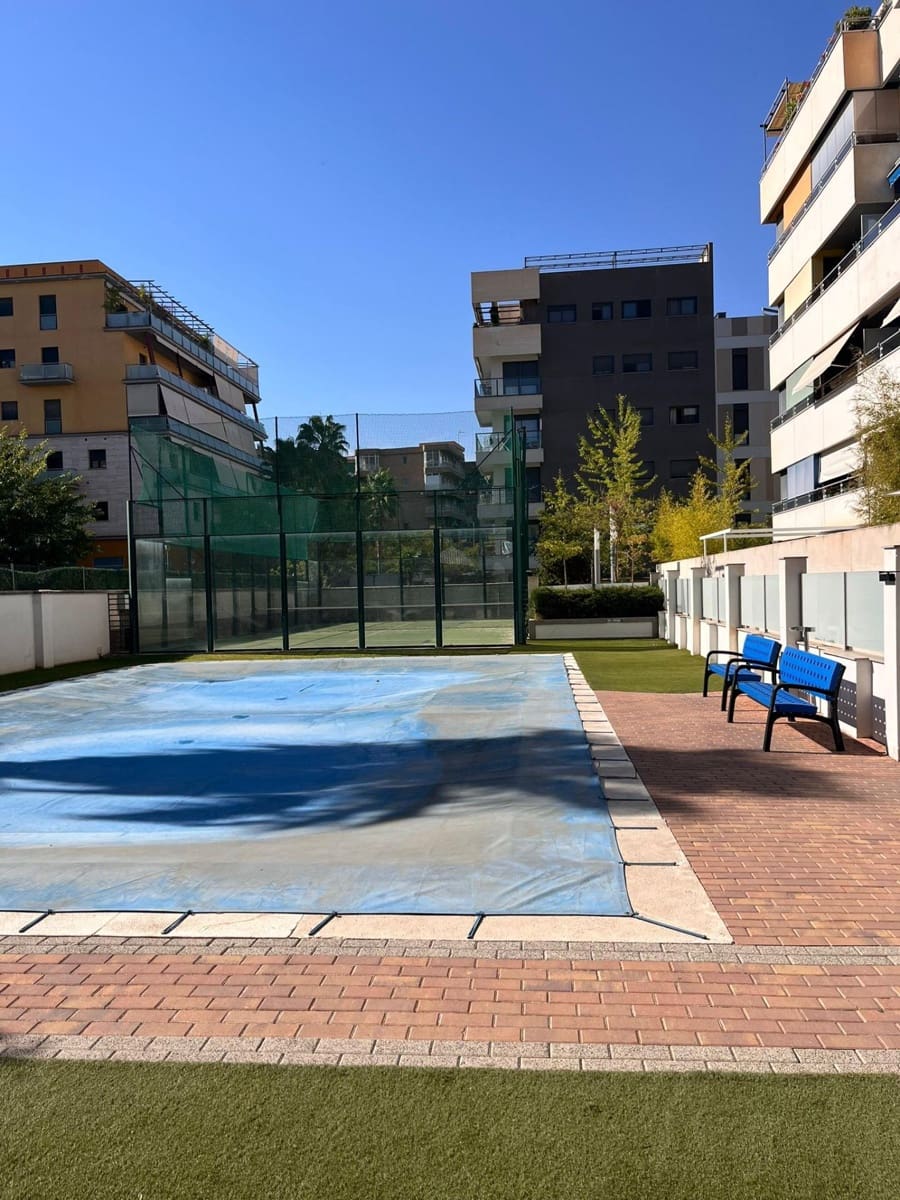 2 bedroom Flat for rent in Granada city with pool garage - € 950 (Ref: 9399703)