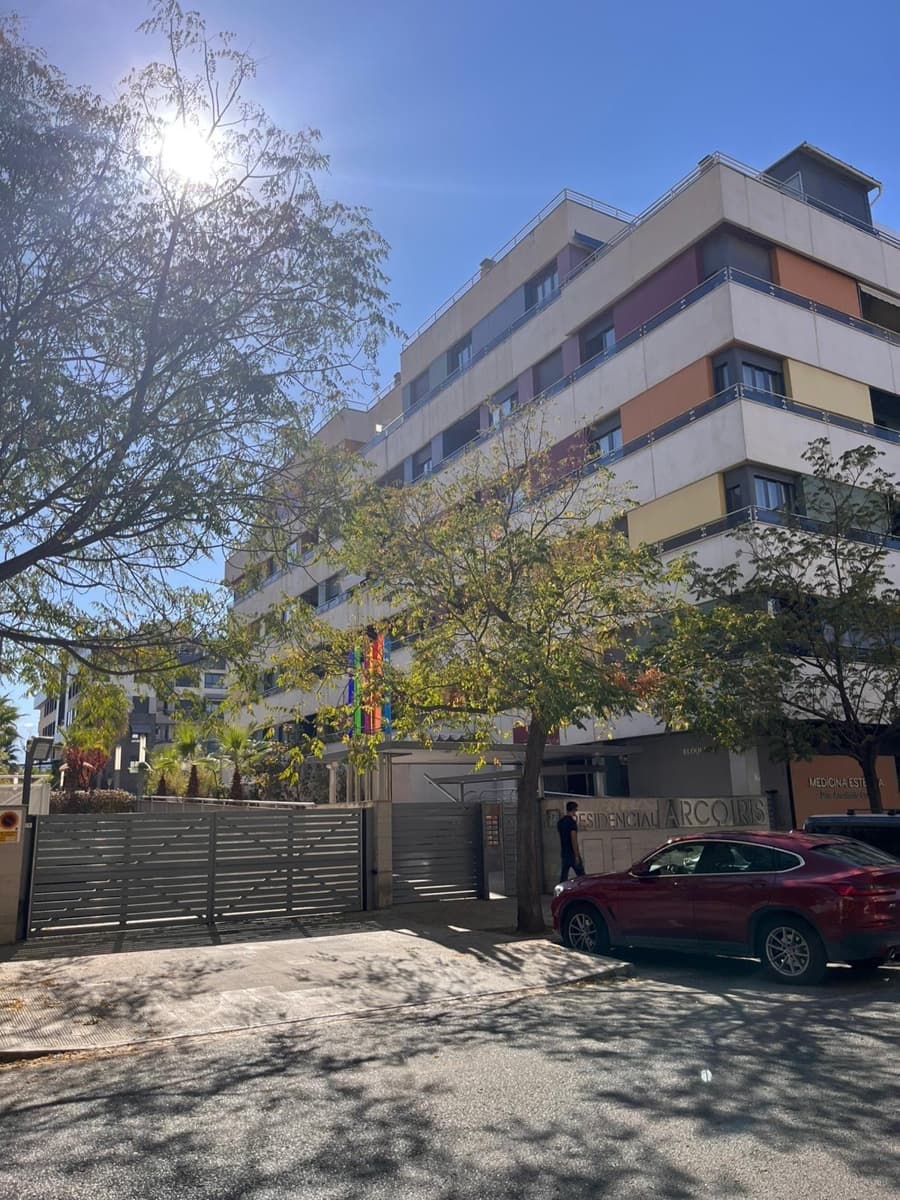 2 bedroom Flat for rent in Granada city with pool garage - € 950 (Ref: 9399703)