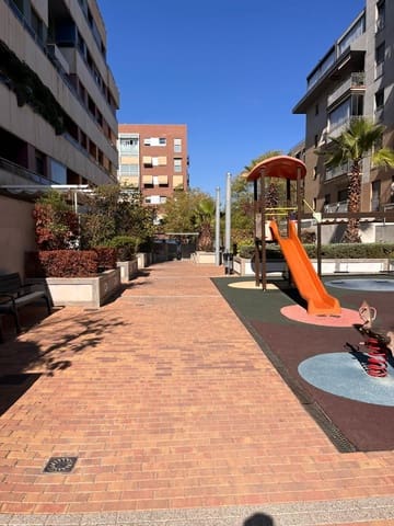 2 slaapkamer Flat te huur in Granada stad met zwembad garage - € 950 (Ref: 9399703)