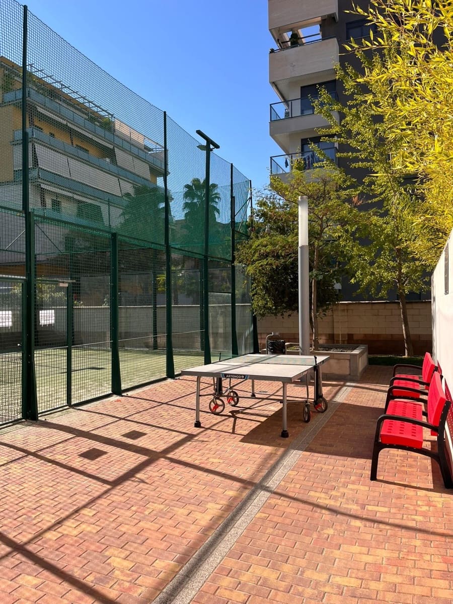 2 bedroom Flat for rent in Granada city with pool garage - € 950 (Ref: 9399703)