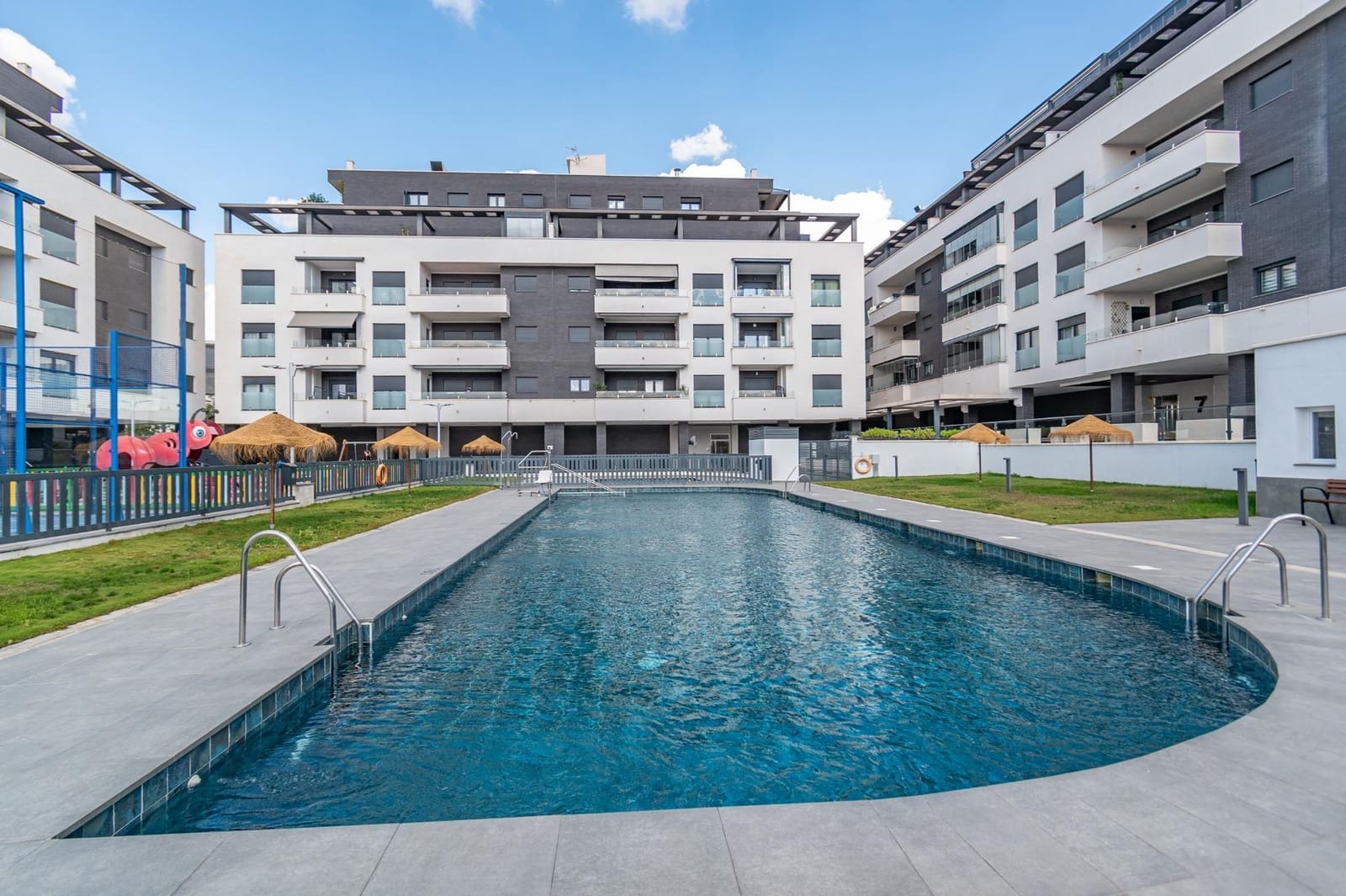 3 bedroom Flat for sale in Armilla with pool - € 462,000 (Ref: 9399706)