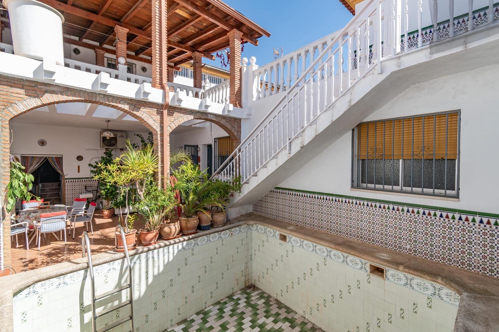 4 slaapkamer Rijtjeshuis te koop in Atarfe met zwembad - € 280.000 (Ref: 9399707)