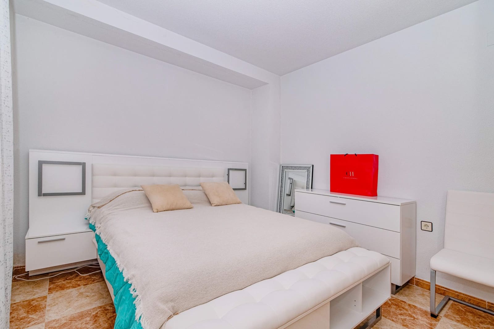 Chalet de 5 habitaciones en Las Gabias en venta con piscina garaje - 290.000 € (Ref: 9399709)