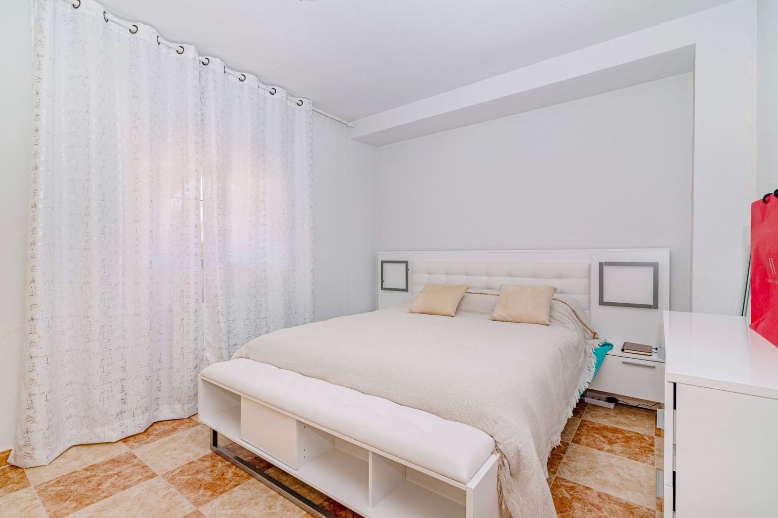 Chalet de 5 habitaciones en Las Gabias en venta con piscina garaje - 290.000 € (Ref: 9399709)