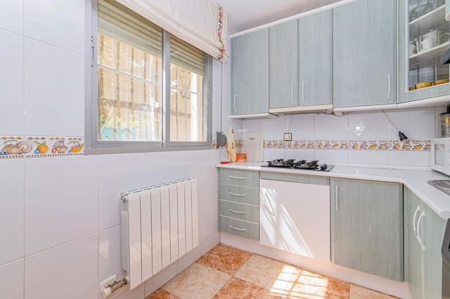 Chalet de 5 habitaciones en Las Gabias en venta con piscina garaje - 290.000 € (Ref: 9399709)