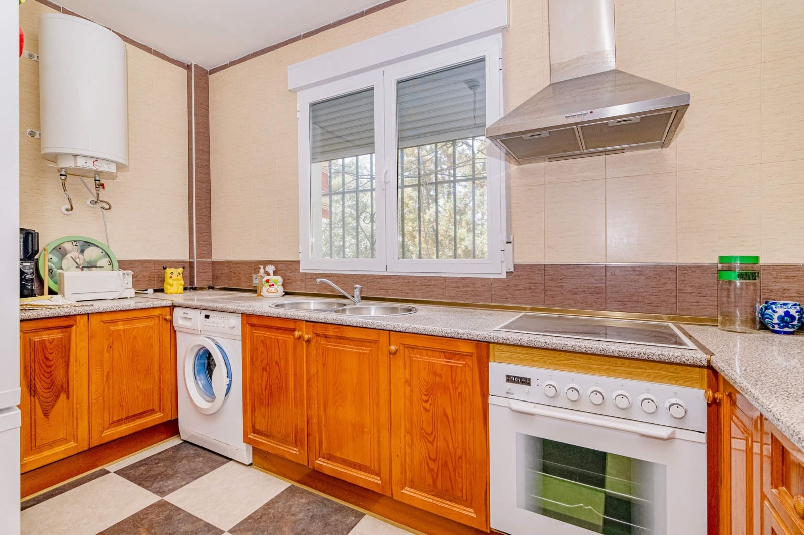 Chalet de 5 habitaciones en Las Gabias en venta con piscina garaje - 290.000 € (Ref: 9399709)