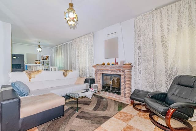 Chalet de 5 habitaciones en Las Gabias en venta con piscina garaje - 290.000 € (Ref: 9399709)