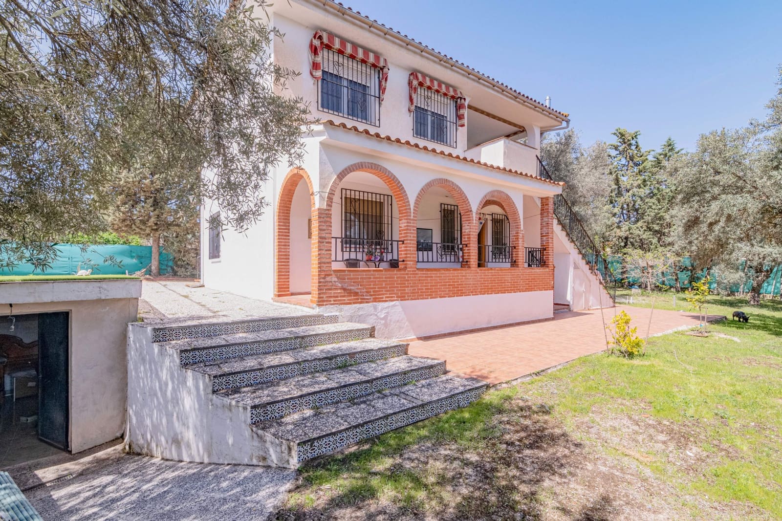 Chalet de 5 habitaciones en Las Gabias en venta con piscina garaje - 290.000 € (Ref: 9399709)