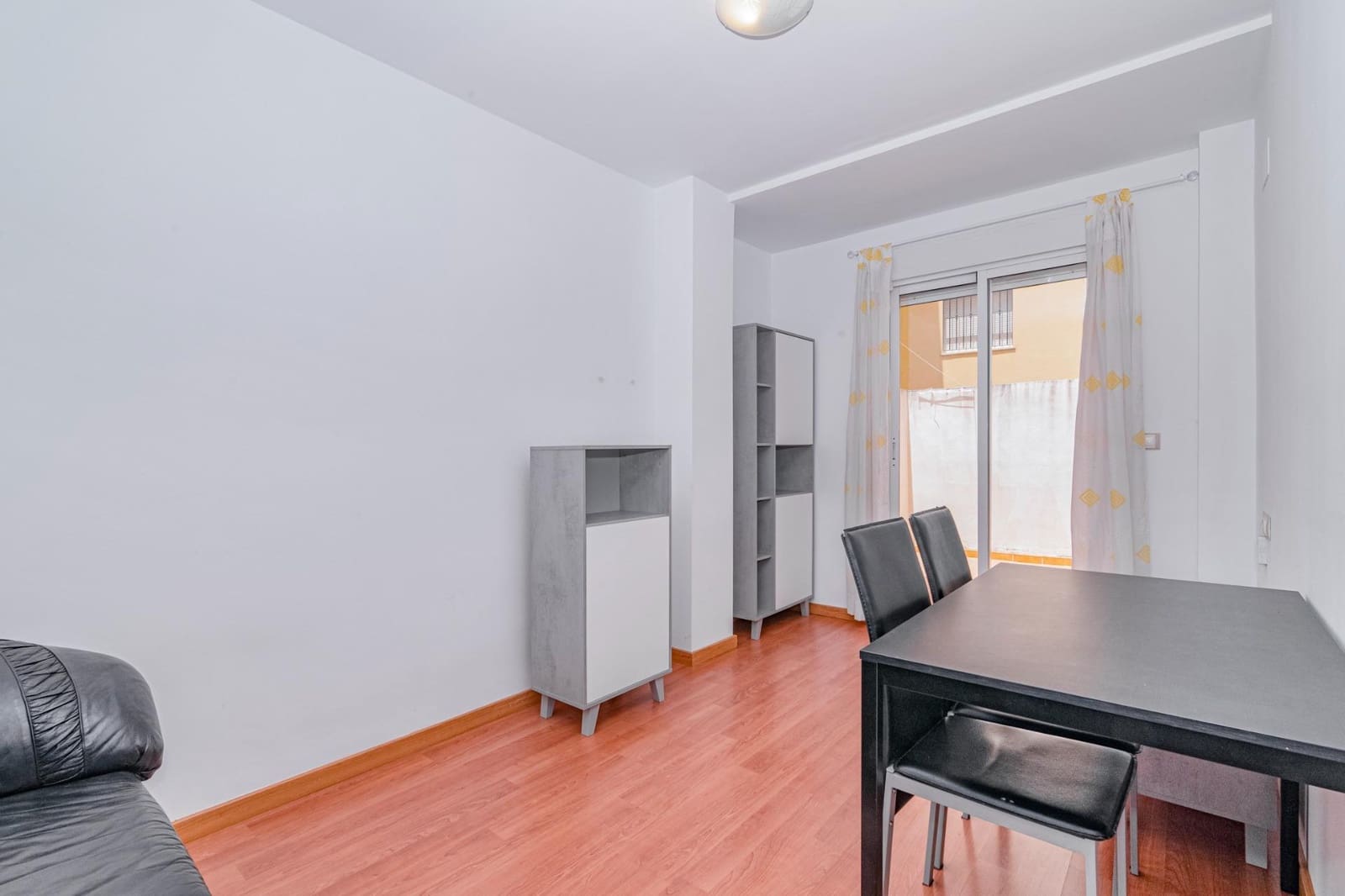 1 Zimmer Apartment zu verkaufen in La Zubia mit Garage - 118.000 € (Ref: 9399710)