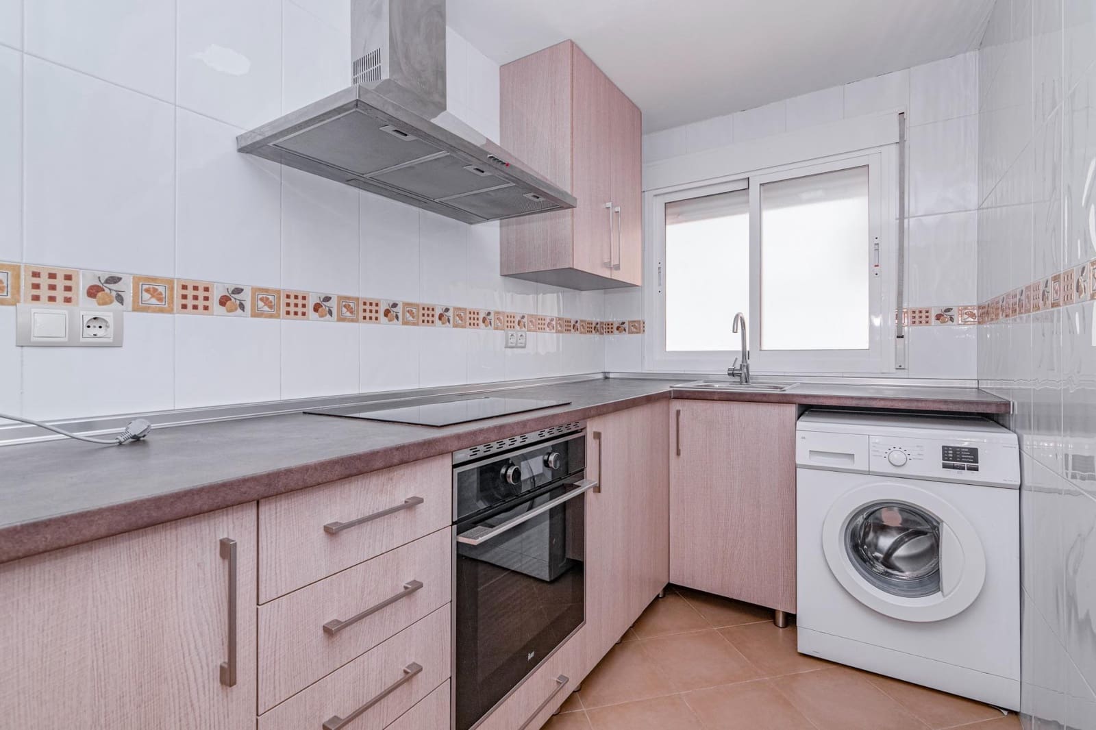 1 Zimmer Apartment zu verkaufen in La Zubia mit Garage - 118.000 € (Ref: 9399710)