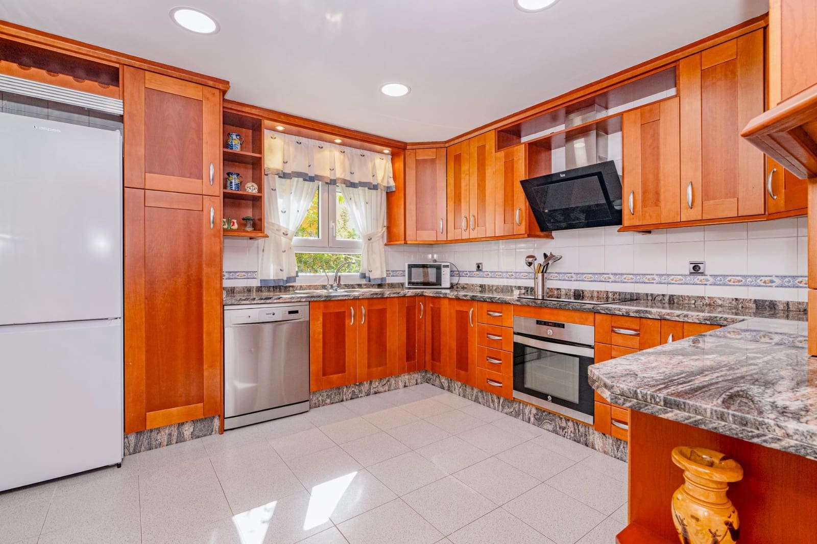 3 makuuhuone Huvila myytävänä paikassa Ogijares mukana 
autotalli - 280 000 € (Ref: 9399714)