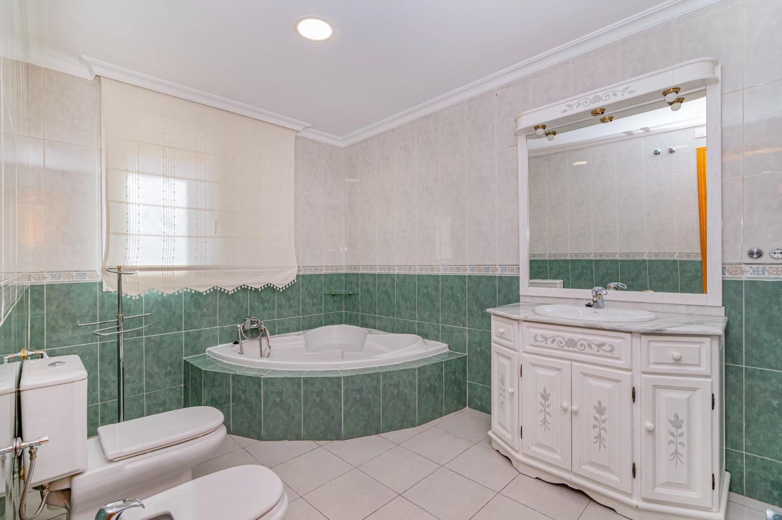 3 makuuhuone Huvila myytävänä paikassa Ogijares mukana 
autotalli - 280 000 € (Ref: 9399714)