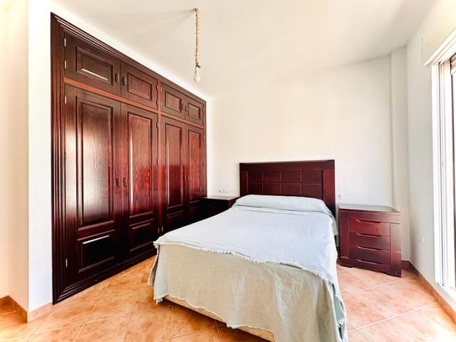 Piso de 3 habitaciones en Fuente Vaqueros en venta - 104.000 € (Ref: 9399719)